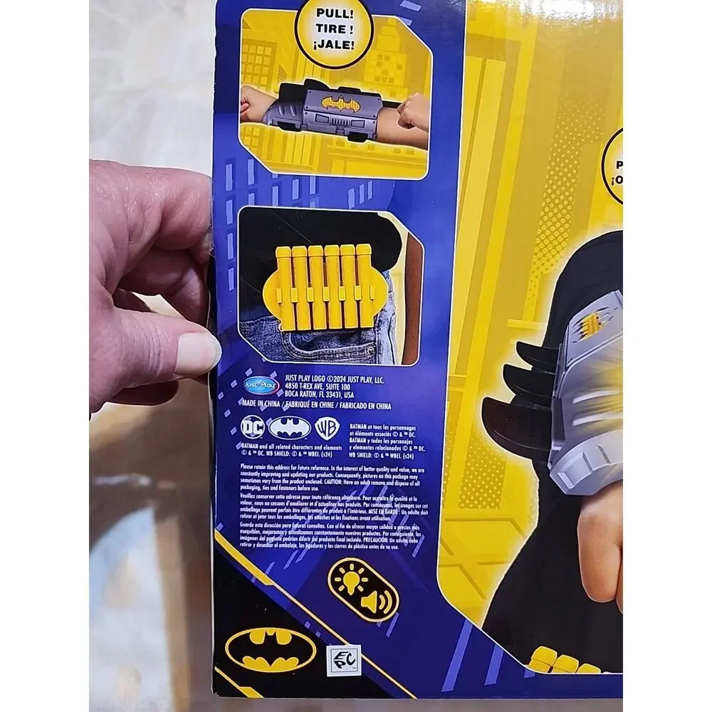 Batman DC Ultimate Gauntlet Launcher 8 pcs 6 Darts